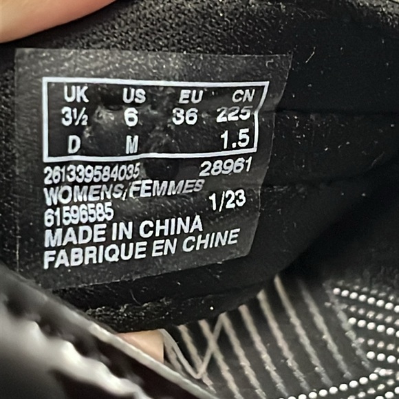 NEW Clark’s cloudsteppers size 6 BNWOB NEW. Adjustable strap - Picture 5 of 6